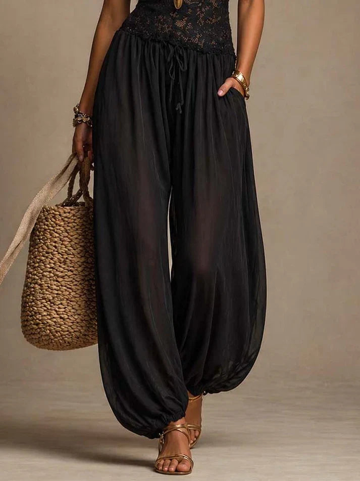 Laia | Neckholder-Jumpsuit mit fließender Spitze